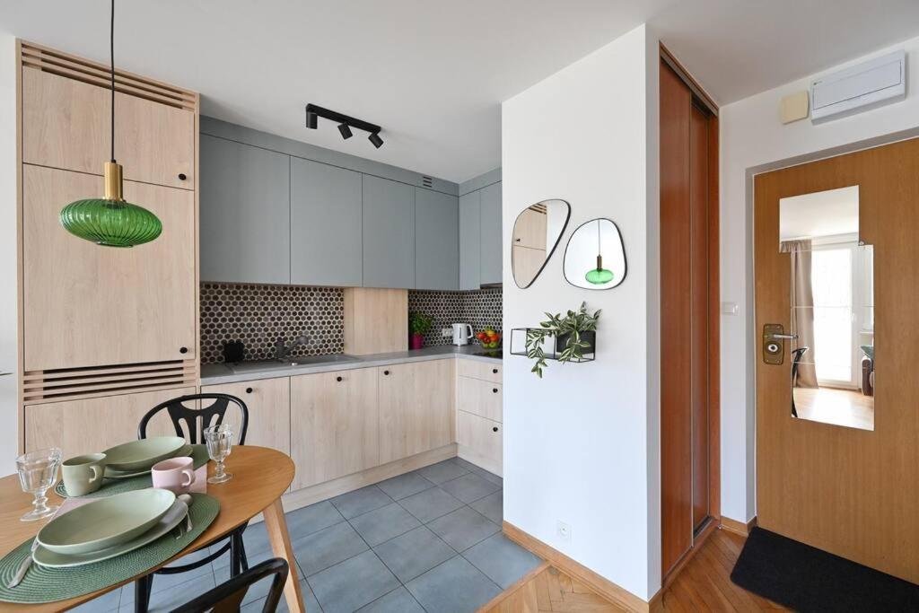 Powisle Solec Centre! Private Parking Apartment Warschau