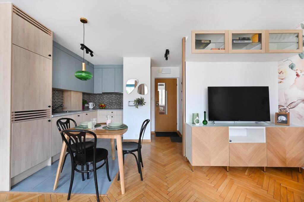 Apartment Powisle Solec Centre! Private Parking