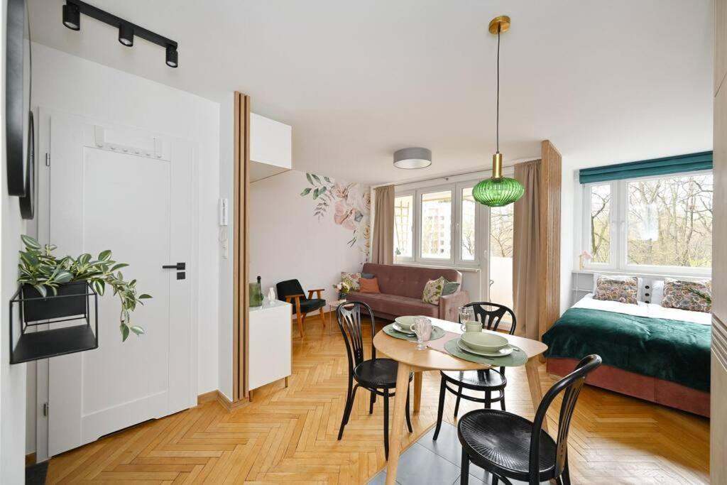 Apartment Powisle Solec Centre! Private Parking *