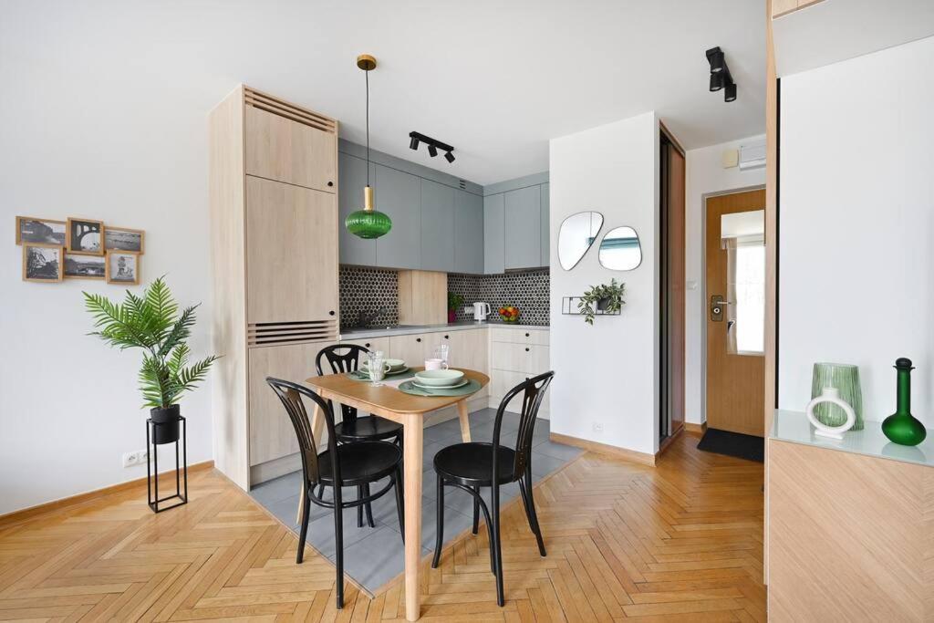 Apartment Powisle Solec Centre! Private Parking *